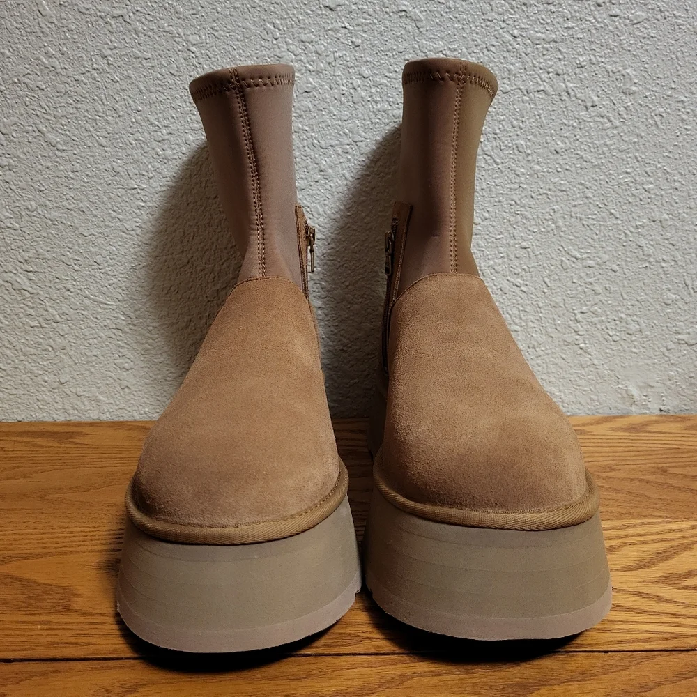 NWOB UGG Tan Classic Dipper Platform Boots Size 11